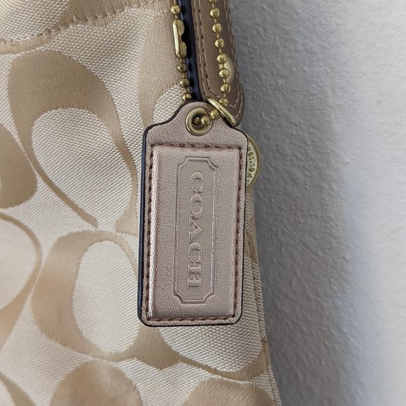 Coach purse/bag crossbody medium size - Picture 4 of 7